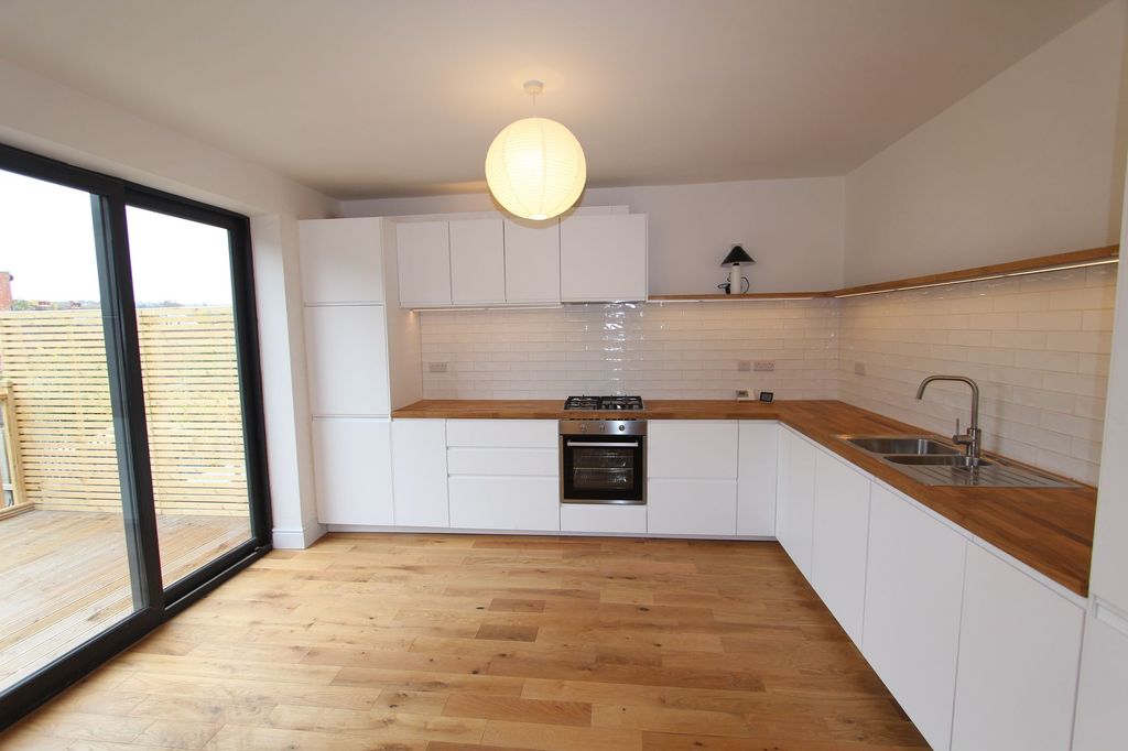 Property photo 2 of 23