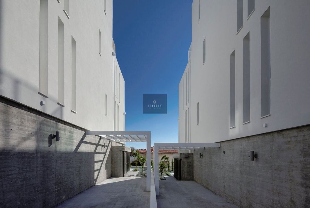 Property photo 3 of 39