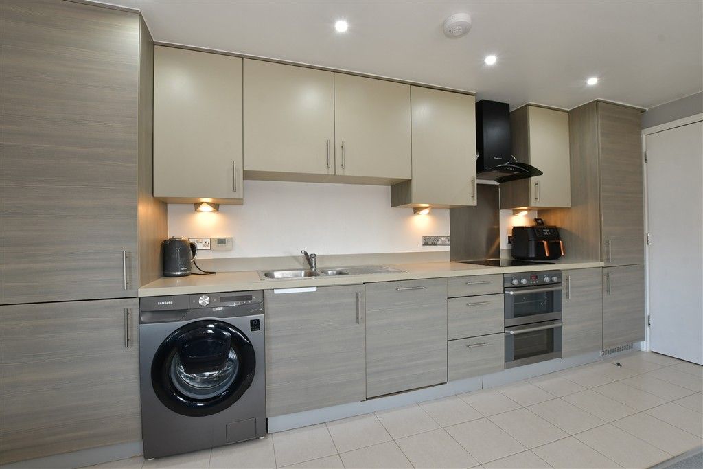 Property photo 3 of 8 Kitchen