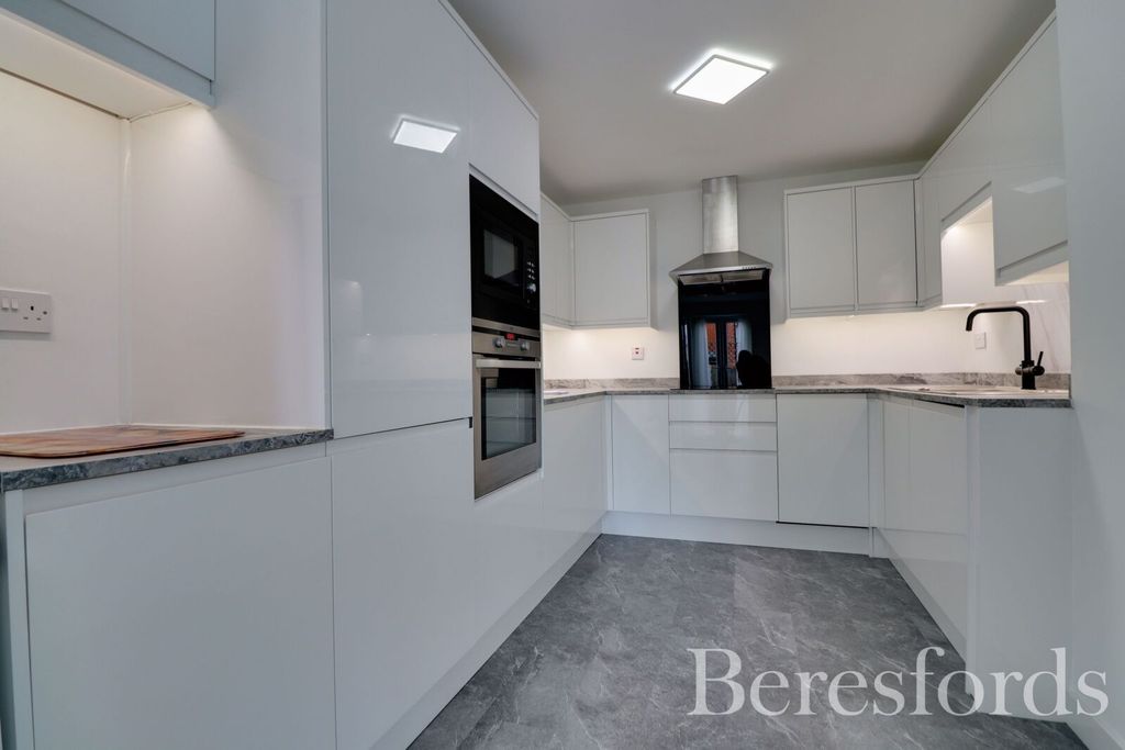 Property photo 3 of 24 Picture 3