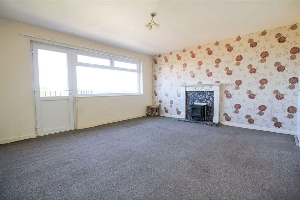 Property photo 3 of 8 The Lounge