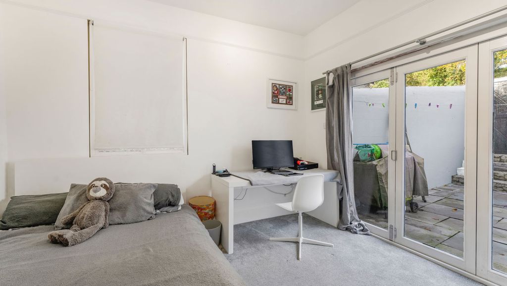 Property photo 3 of 16