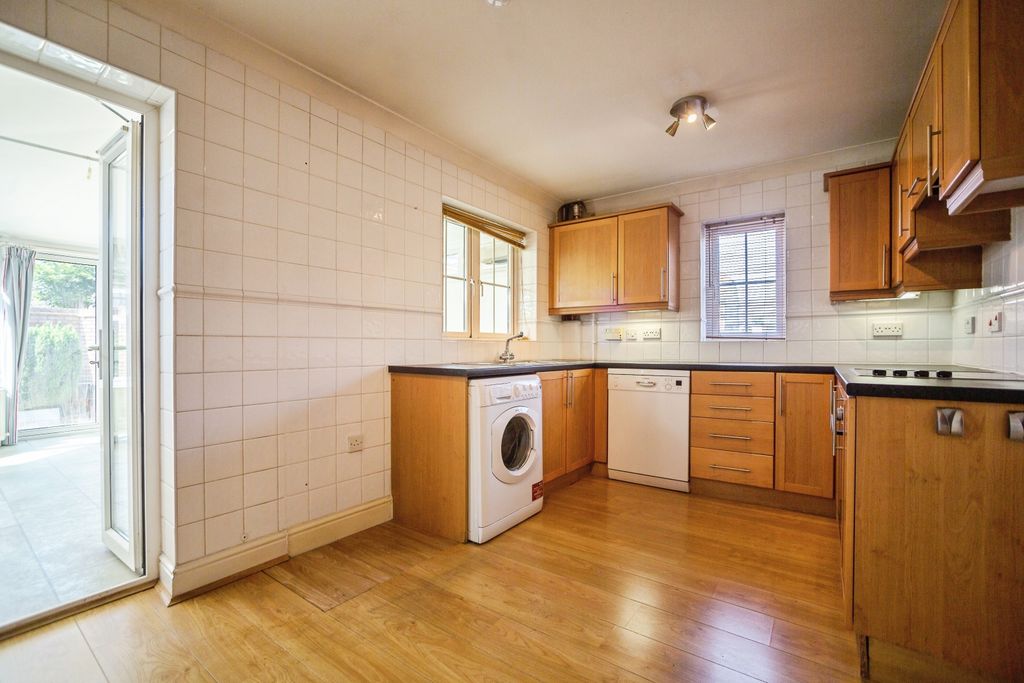 Property photo 3 of 20 Kitchen
