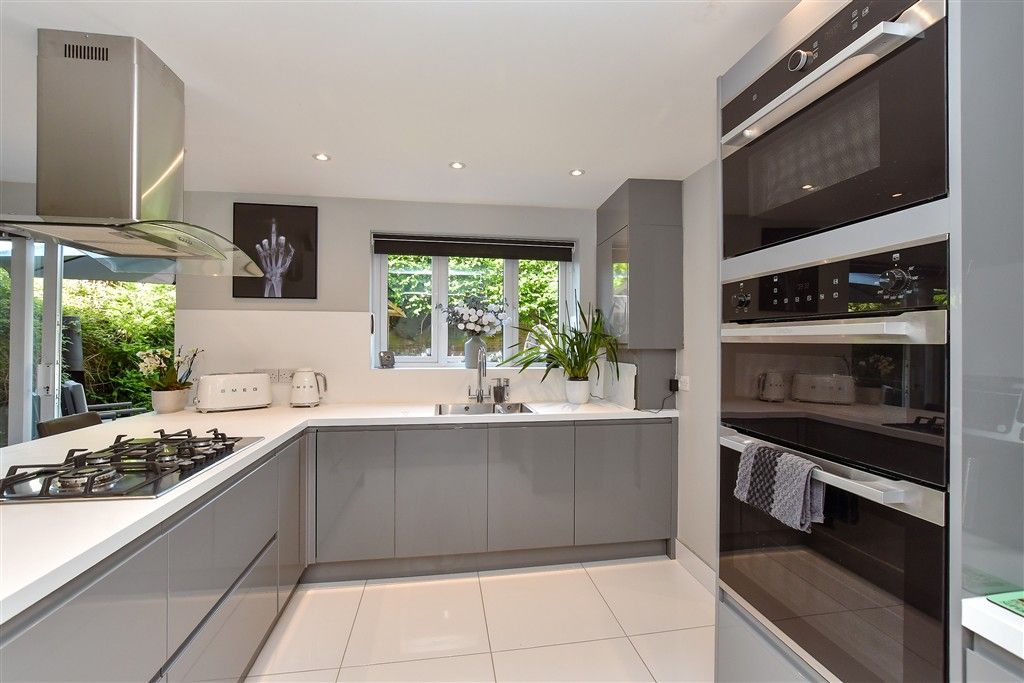 Property photo 3 of 17 Kitchen/ Dining Area