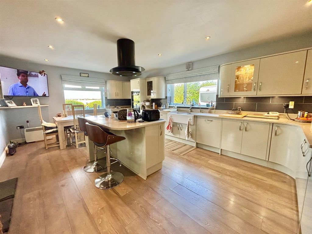 Property photo 2 of 47 Kitchen Diner