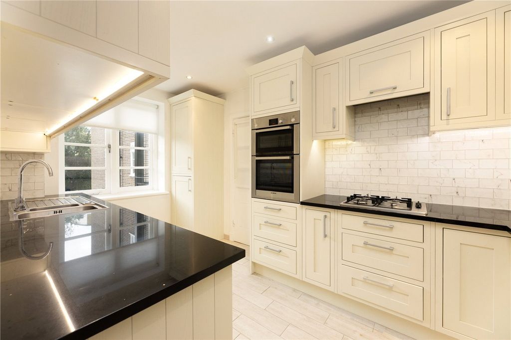 Property photo 2 of 12 Picture No. 10