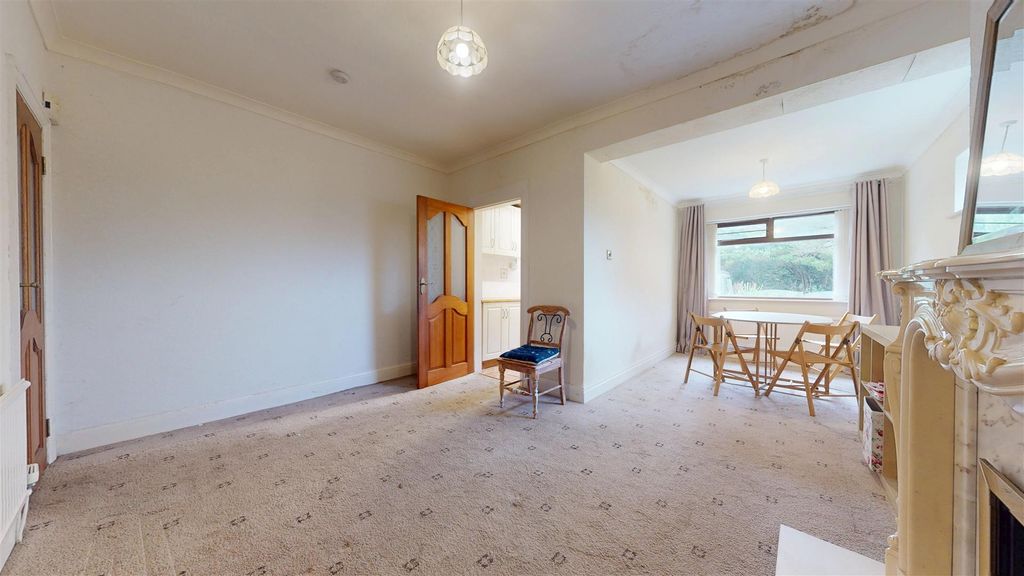 Property photo 3 of 21 Belmont Avenue Dining Room