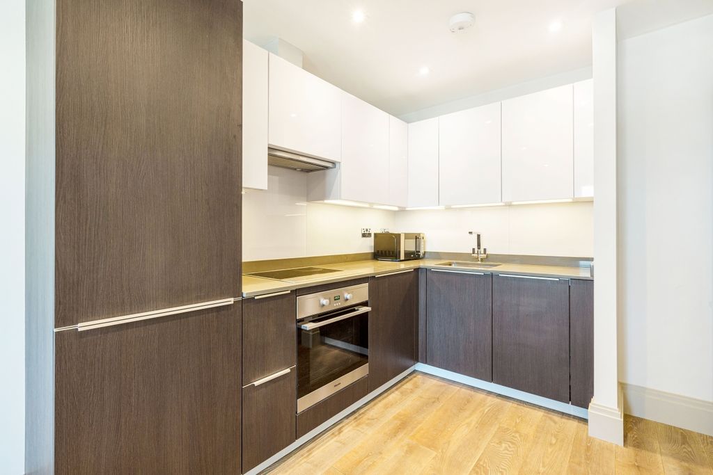 Property photo 3 of 8 Kitchen