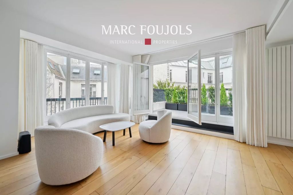 Property photo 1 of 14 Paris VIII Avenue Montaigne Triangle D'or - 3-Bedroom Apartment