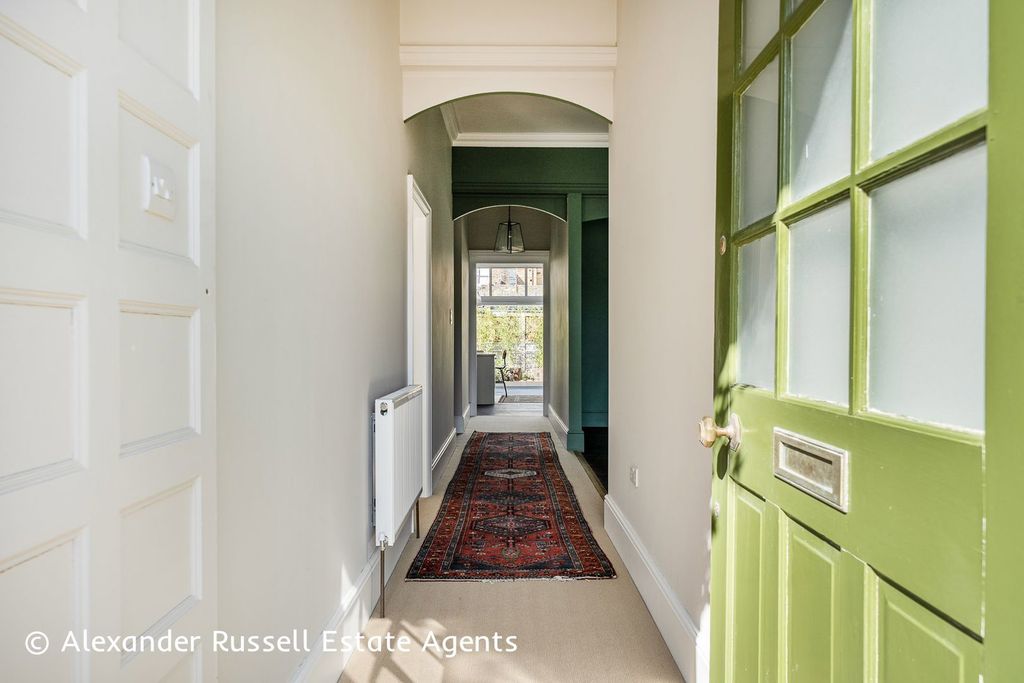 Property photo 2 of 39