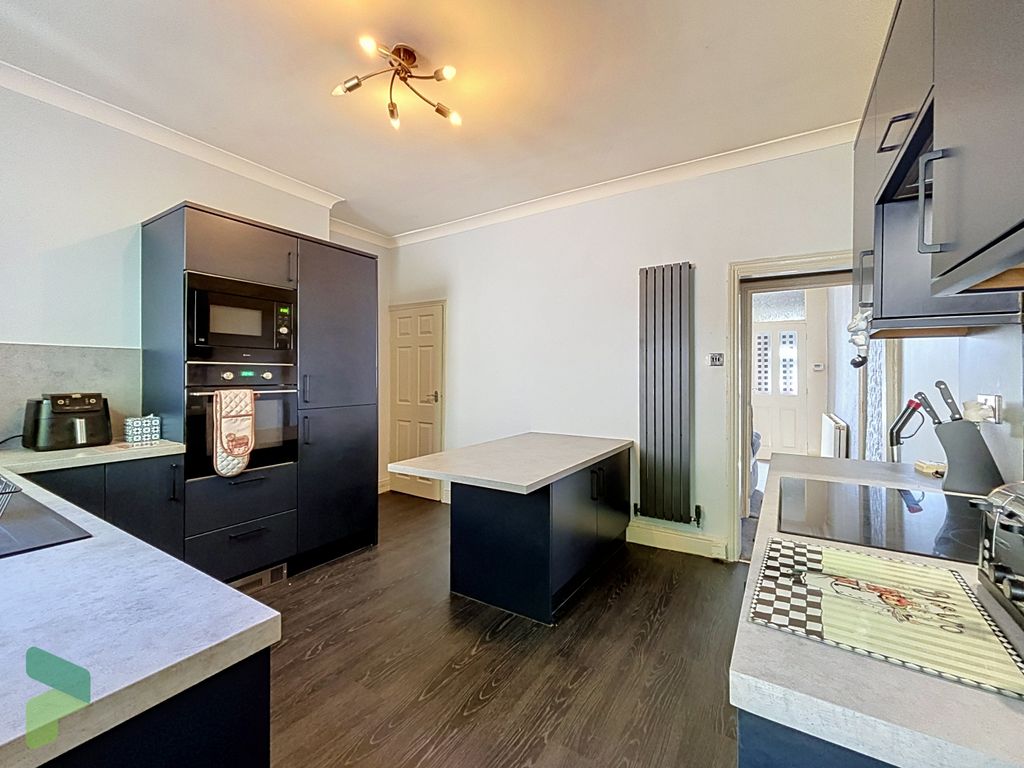 Property photo 1 of 17 Fitted Breakfast Kitchen