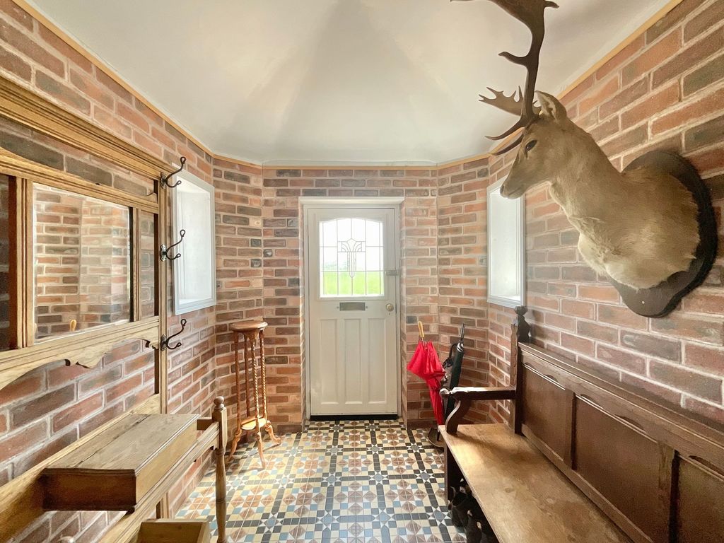 Property photo 2 of 33