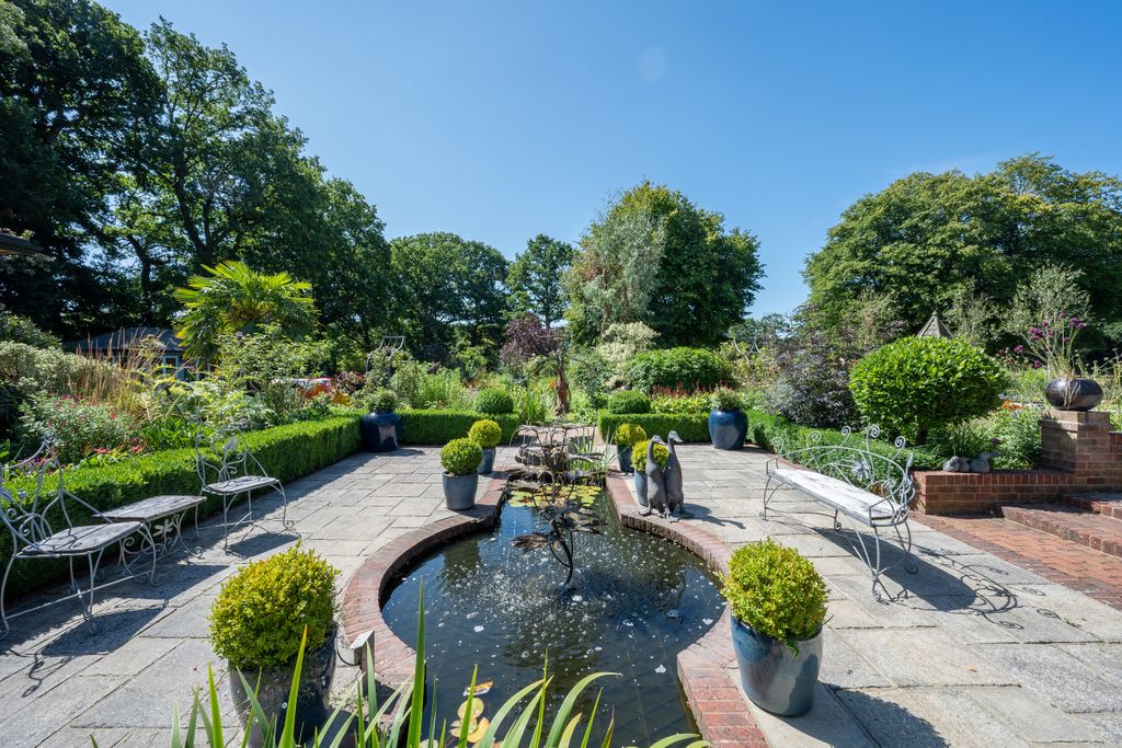 Property photo 3 of 27