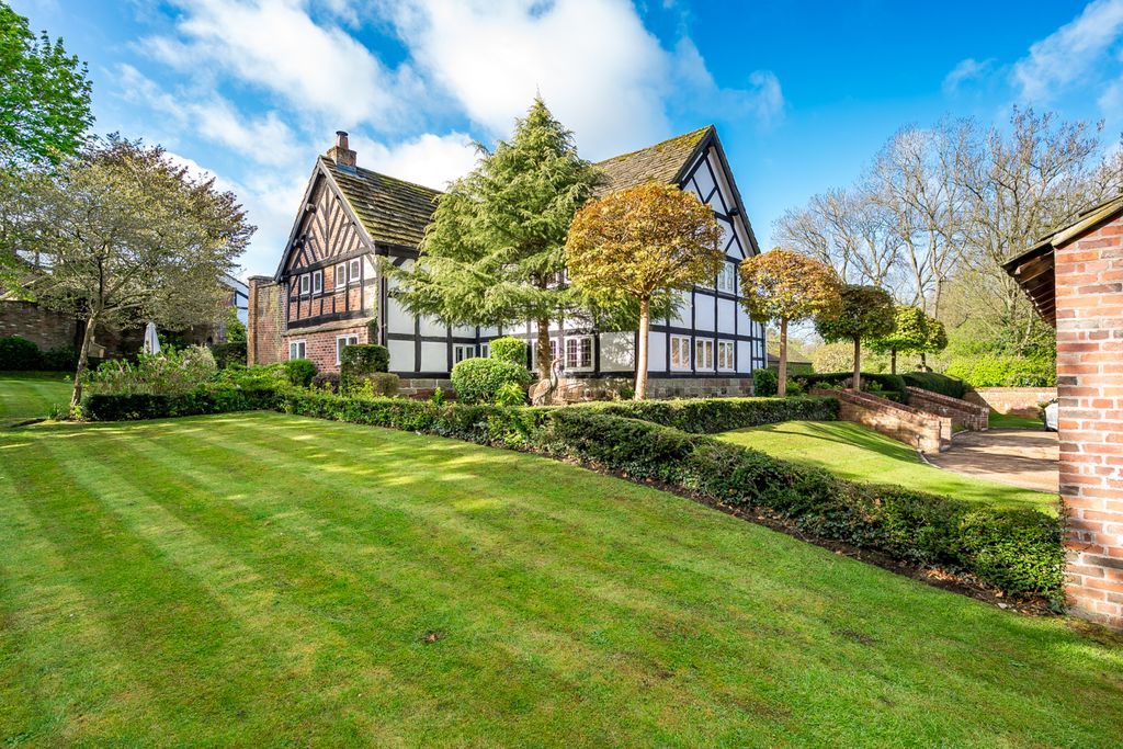 Property photo 2 of 39 Side Garden