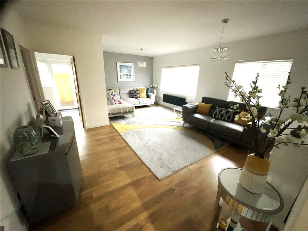 Property photo 3 of 6 Lounge