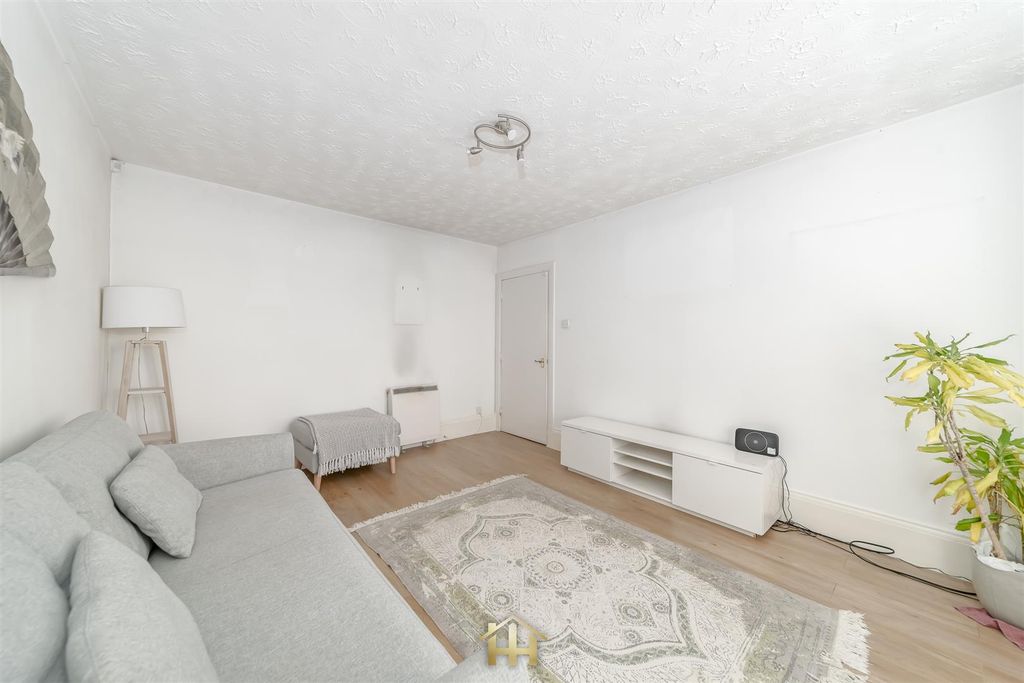 Property photo 2 of 16 2-R 44 Main Street Dundee Dd3 7Hn 090726 Edit (10
