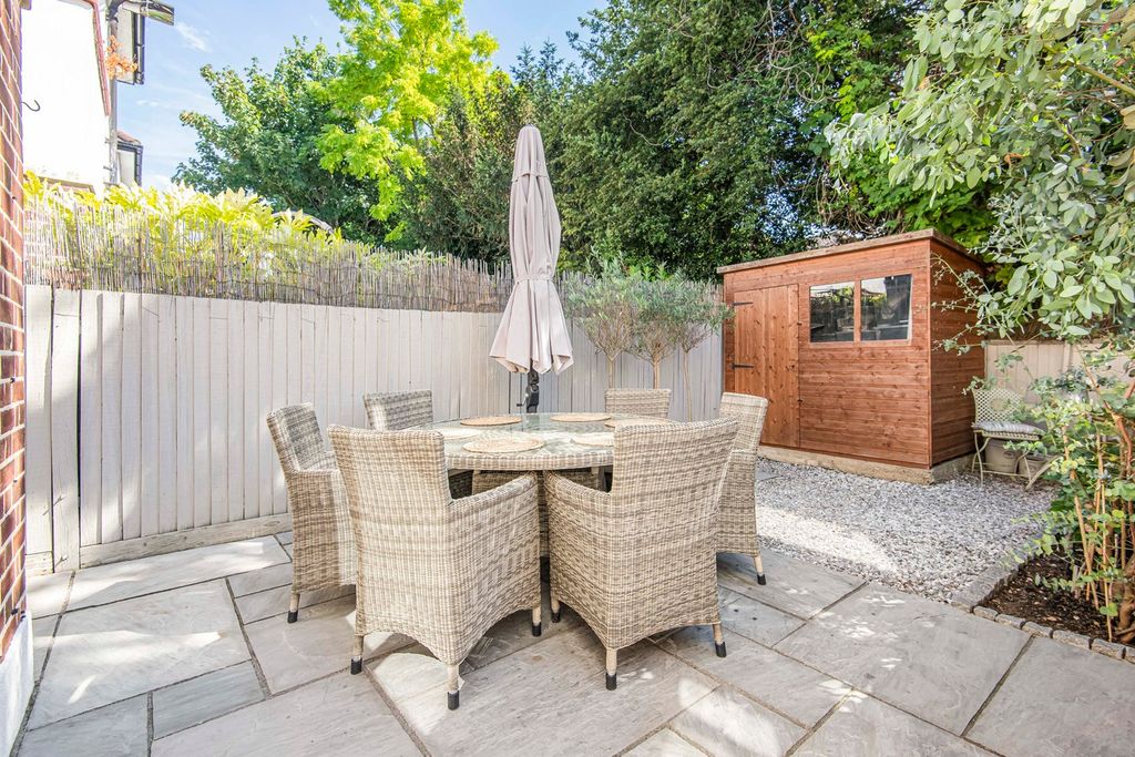 Property photo 2 of 17