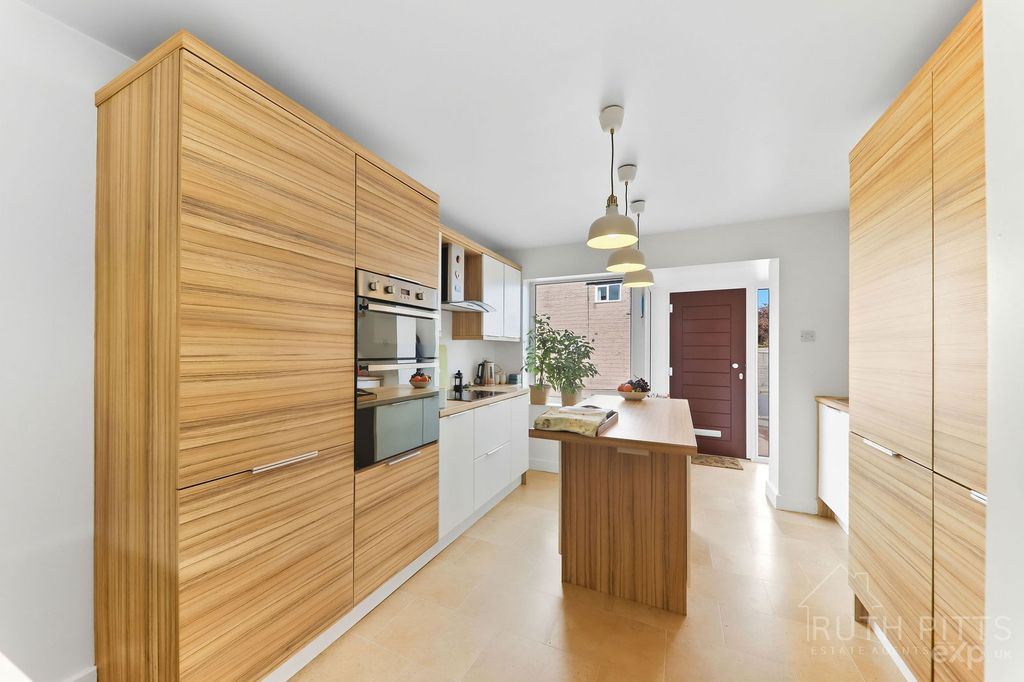 Property photo 3 of 23