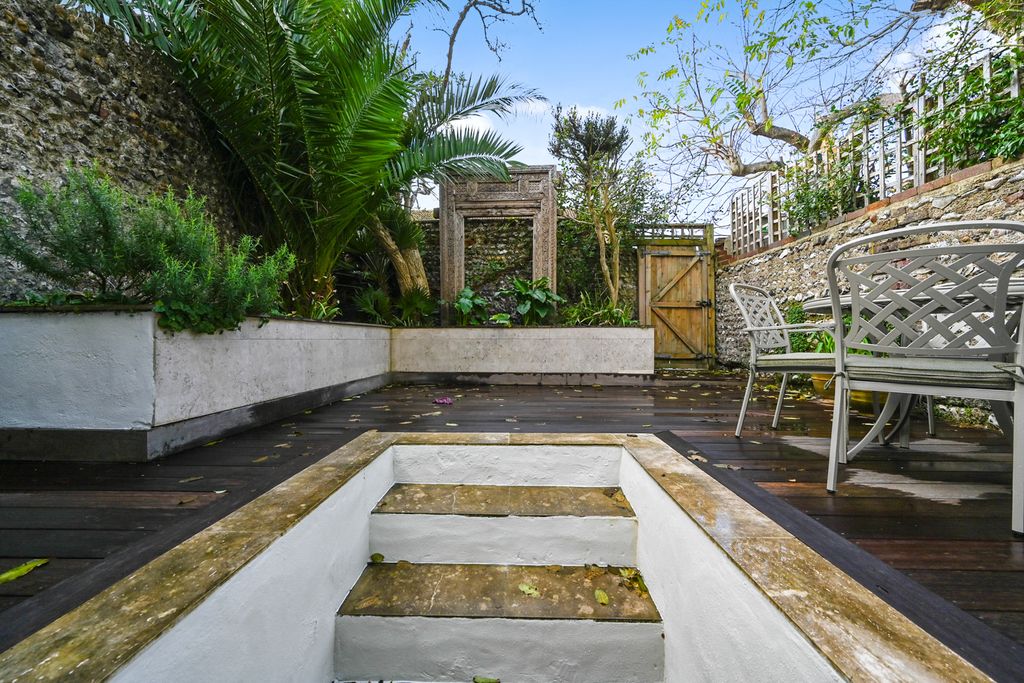 Property photo 2 of 22