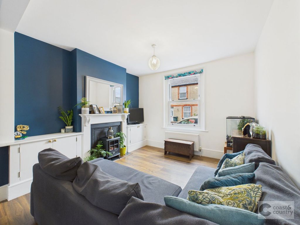 Property photo 2 of 19