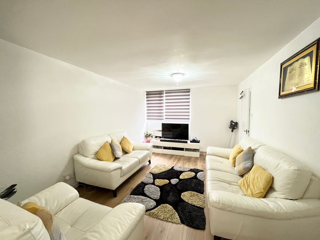Property photo 1 of 13 Living Room