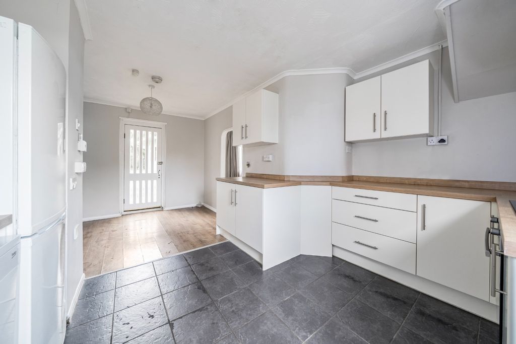 Property photo 2 of 19 4525041
