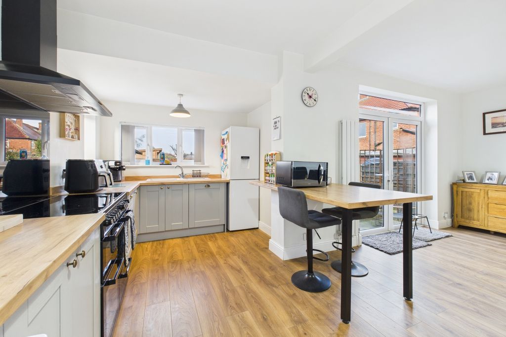 Property photo 3 of 21 Cam03162G0-Pr0396-Still010