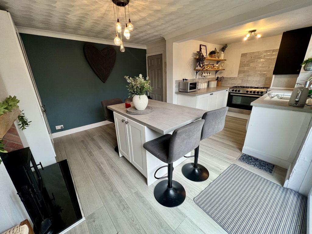 Property photo 2 of 25