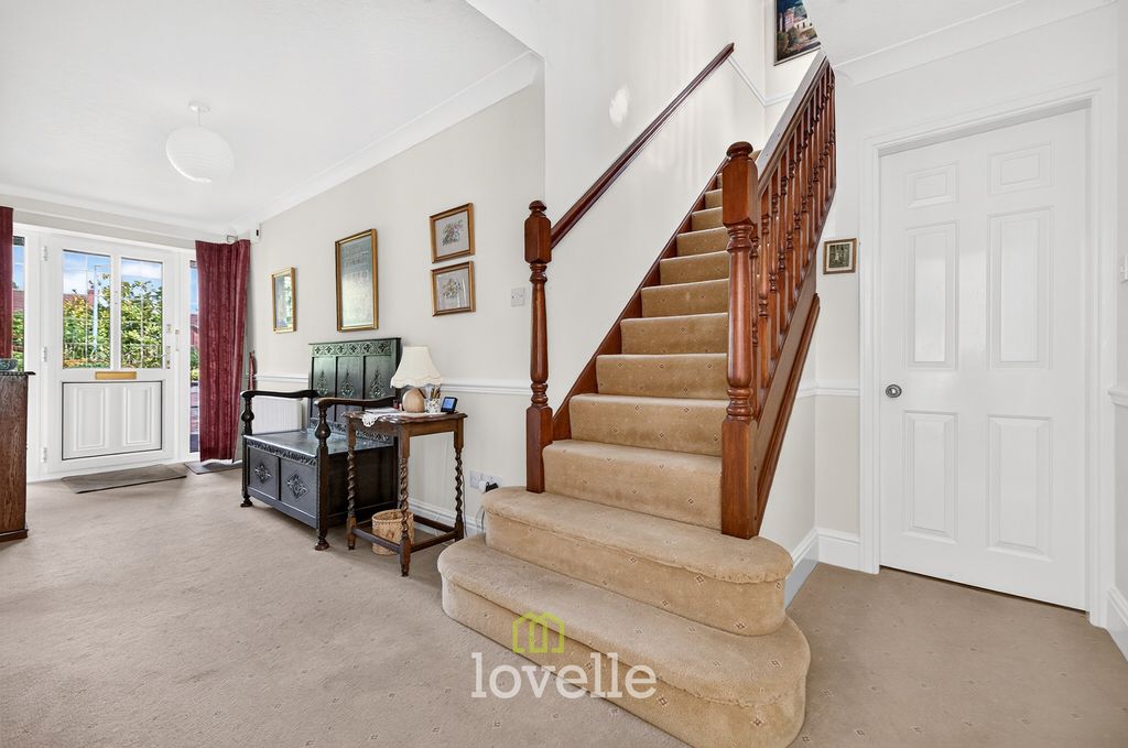 Property photo 2 of 28