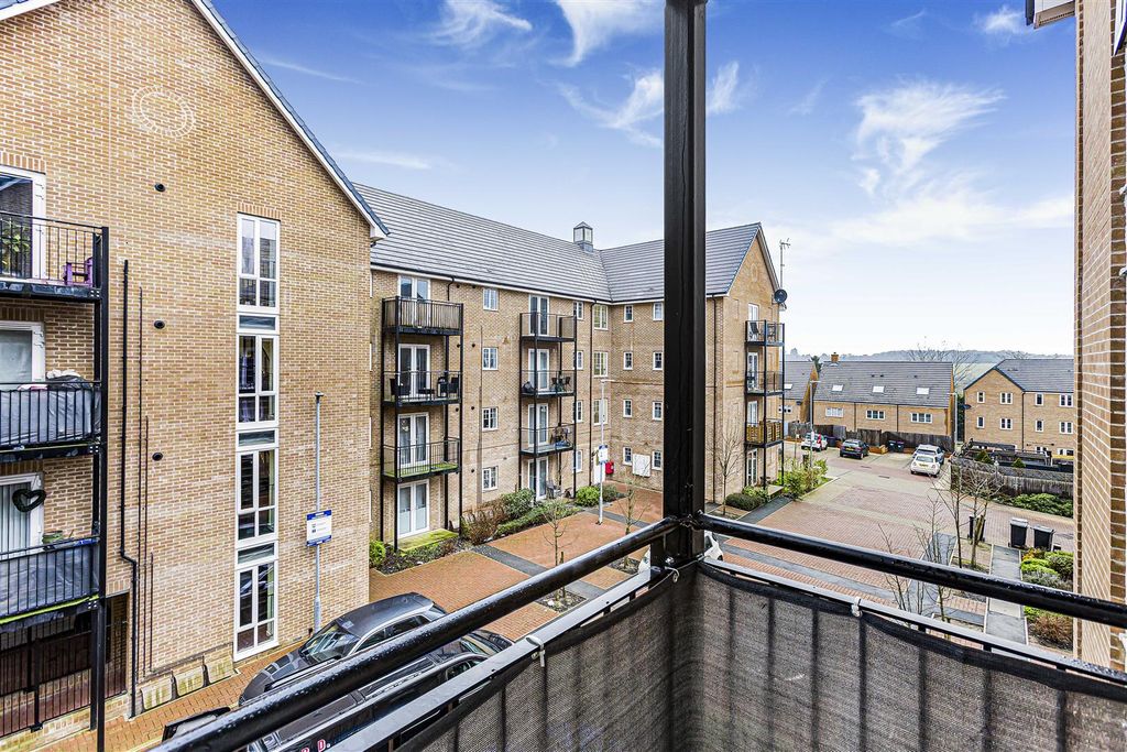 Property photo 3 of 21 13_72083.Jpg