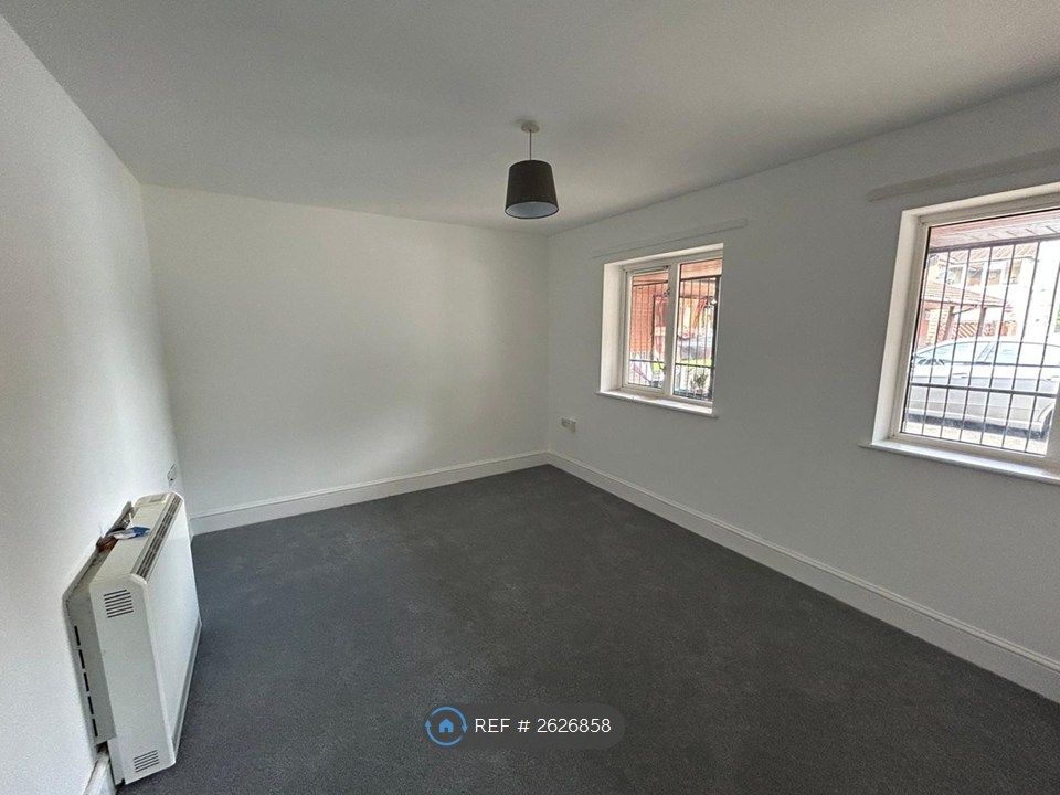 Property photo 1 of 12 Living Room