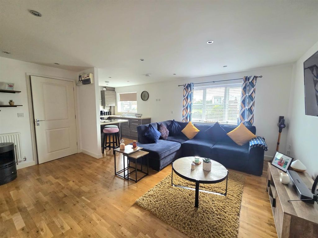 Property photo 3 of 16 7d79F9Fb-2c31-403d-Bed4-43F09Ab5E82A.Jpg