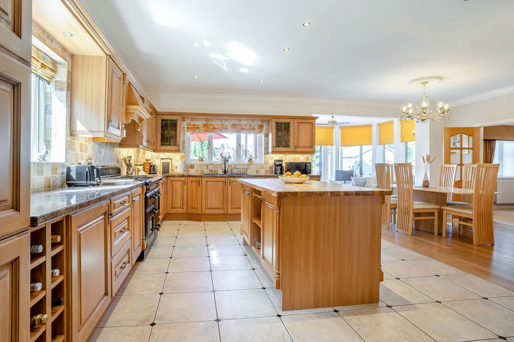 Property photo 2 of 34