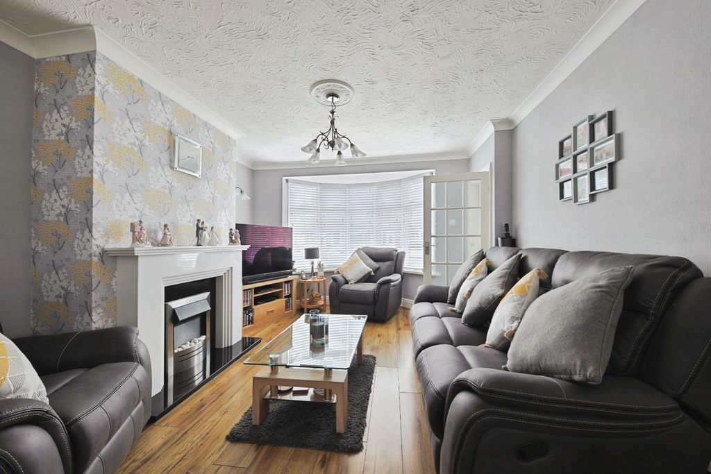 Property photo 2 of 10 4459556