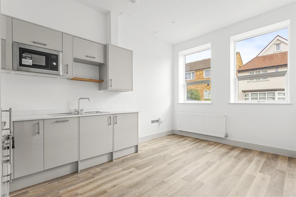 Property photo 3 of 9 Flat 5, Harlow House, Harlow Road, Hp13 6Aa-1.Jpg