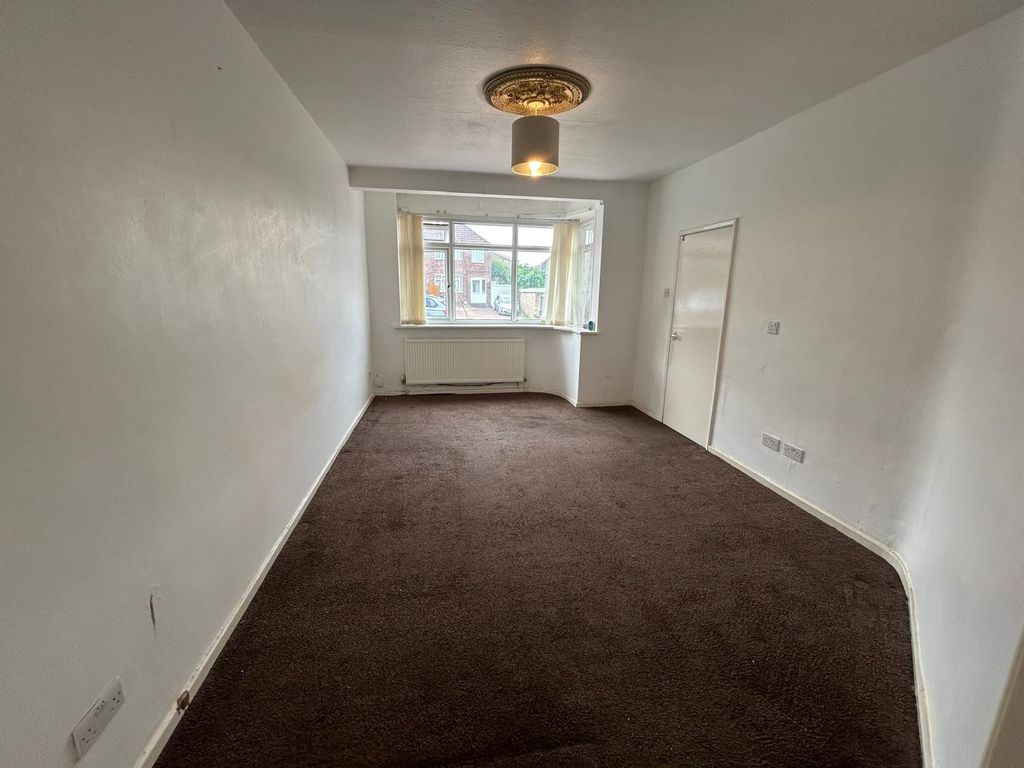Property photo 2 of 11 Living Room