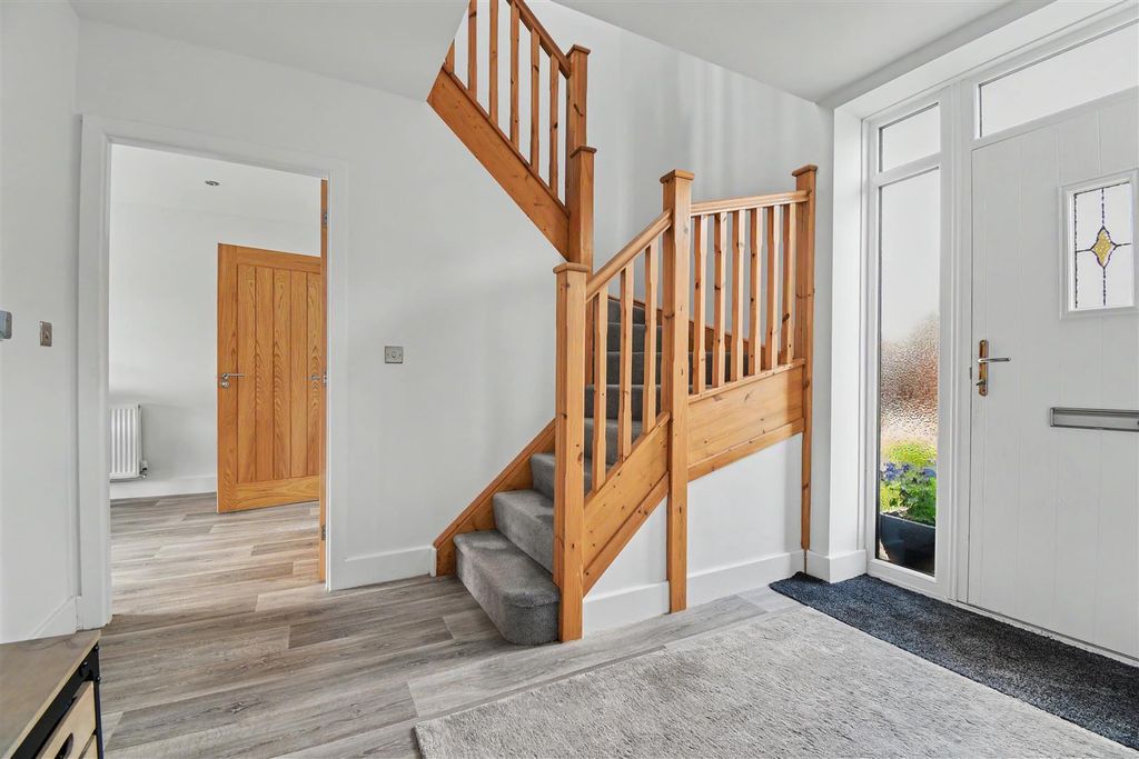 Property photo 3 of 27 Entrance Hallway