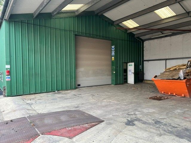 Property photo 3 of 8 Warehouse Unit And Office Building To Let / To Rent In Stevenage Hertfordshire
