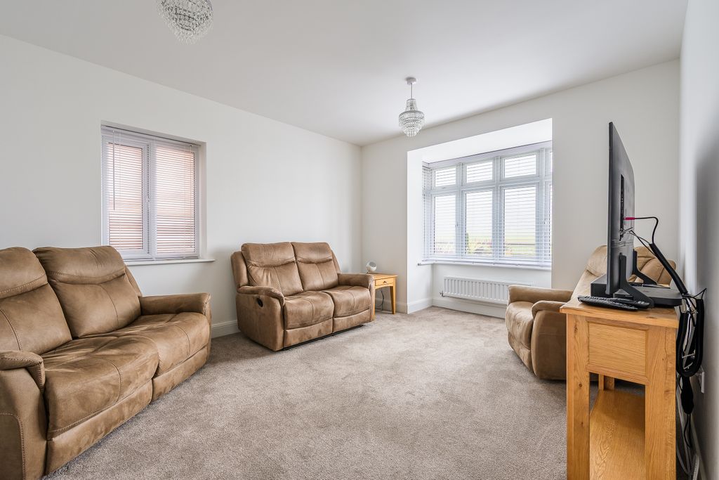 Property photo 2 of 26