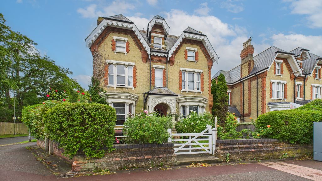 Property photo 1 of 10 Uxbridge-14