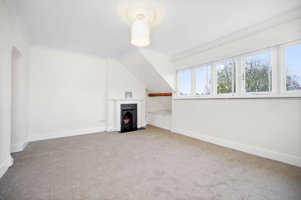 Property photo 2 of 8 5.Jpg