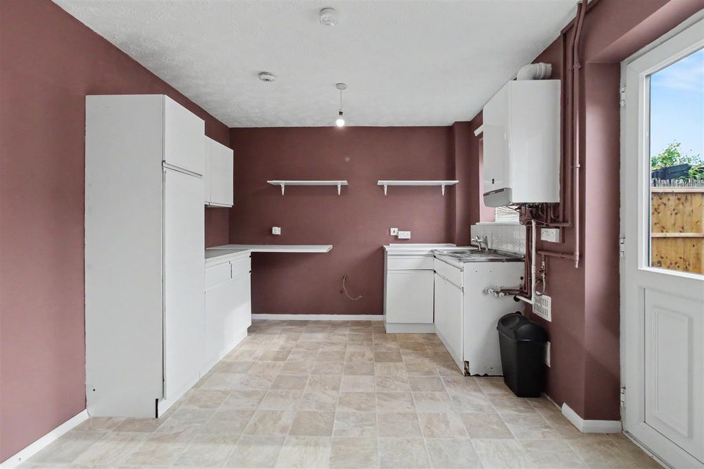 Property photo 2 of 17 Kitchen
