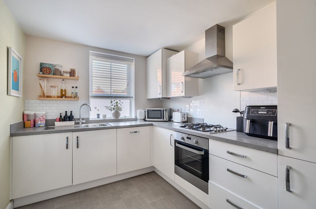 Property photo 3 of 12 1404031-19-697A13...