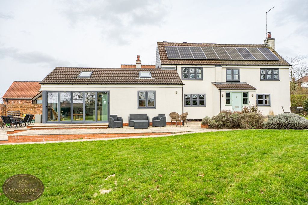 Property photo 1 of 42