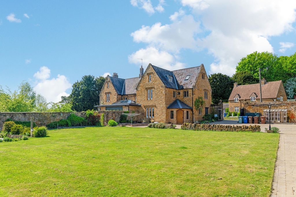 Property photo 1 of 50