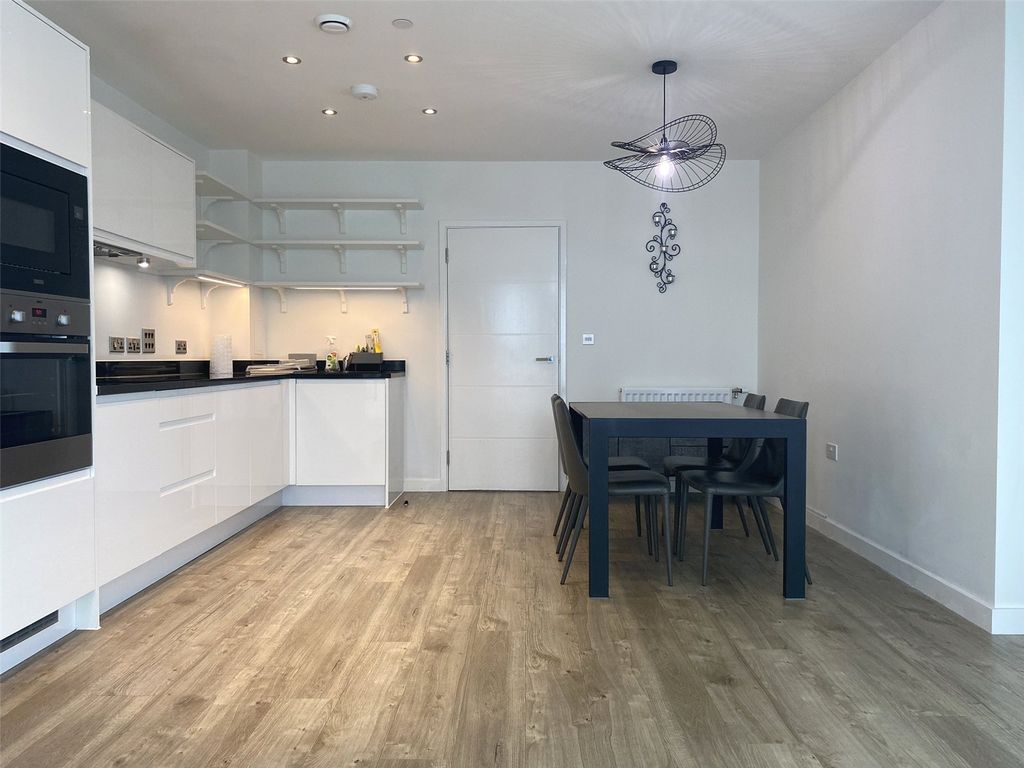 Property photo 1 of 18 Picture No. 05