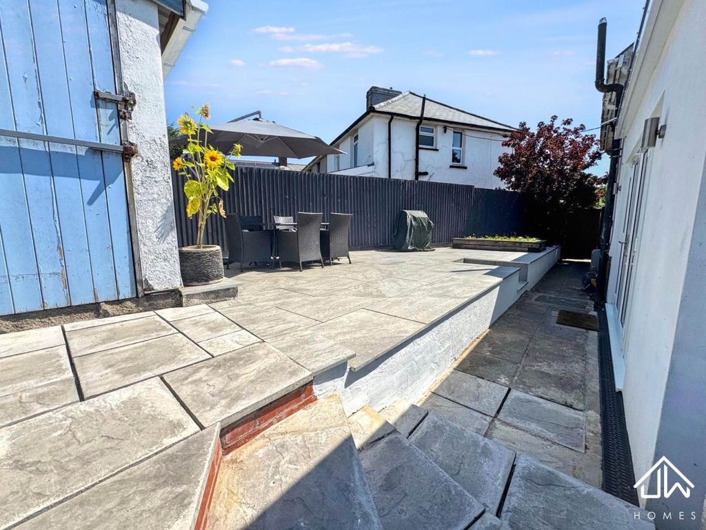 Property photo 3 of 19 Patio 2
