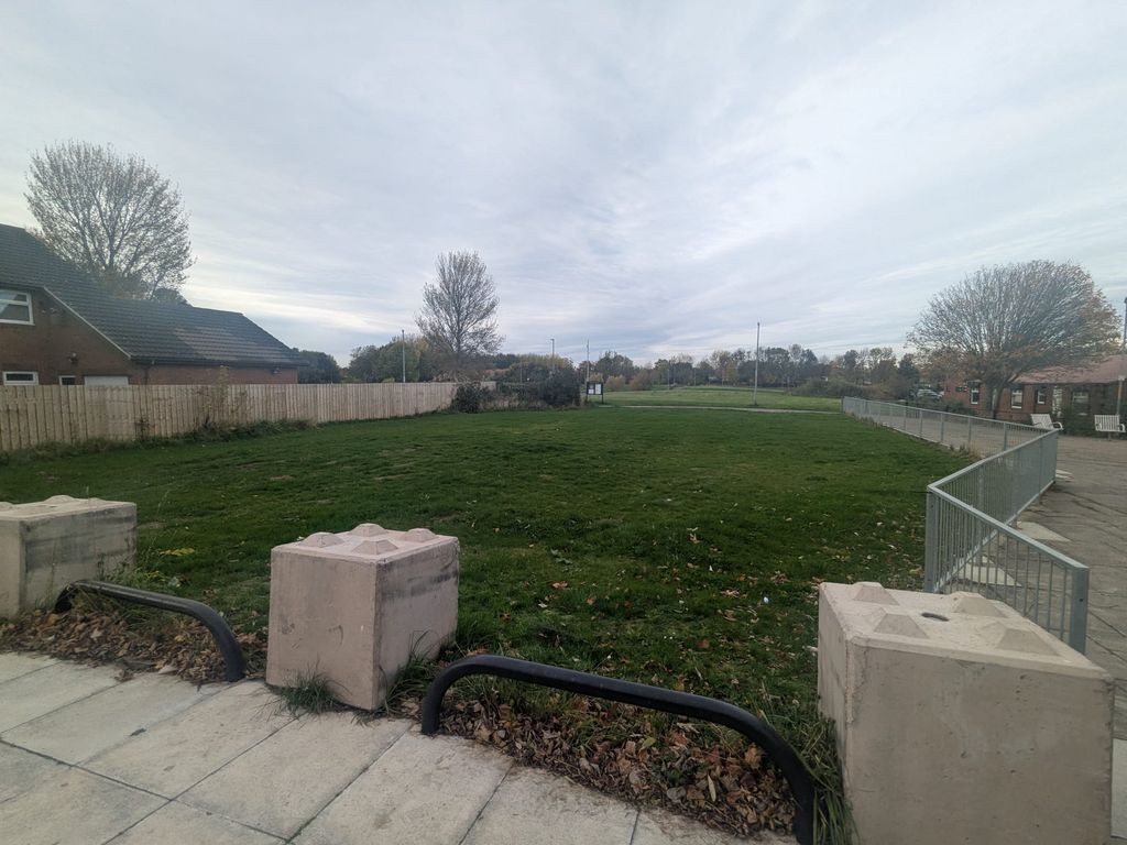 Property photo 2 of 11