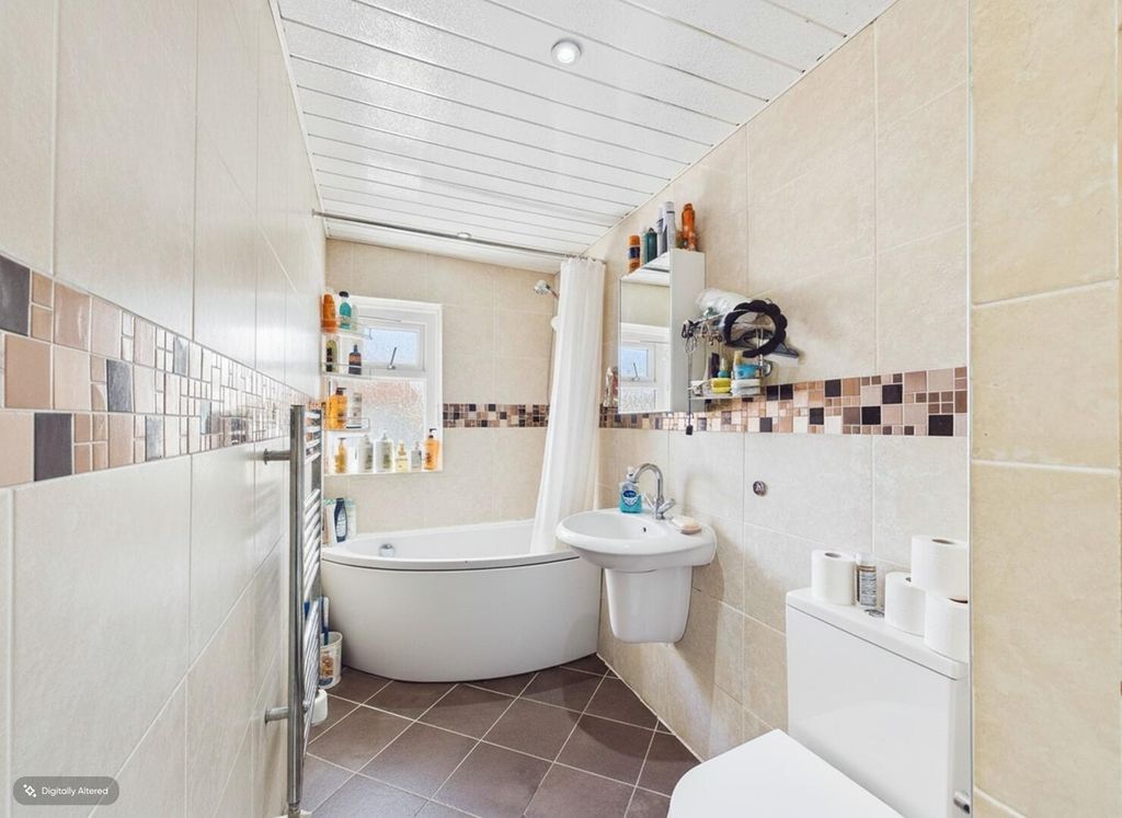 Property photo 3 of 9 Bathroom