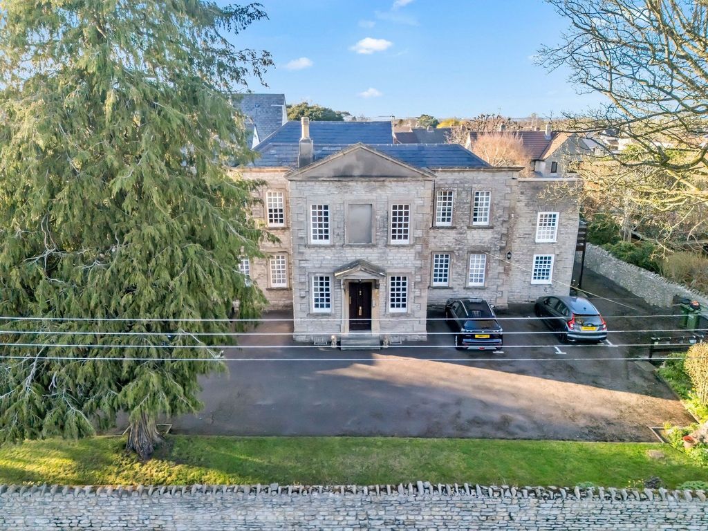 Property photo 1 of 34